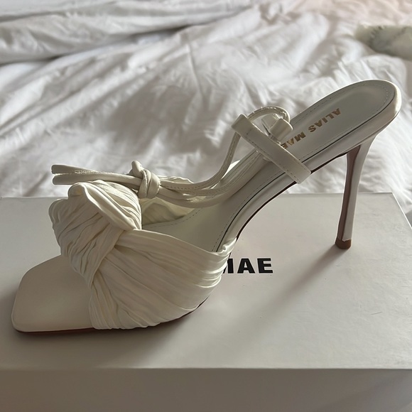 Alias Mae Mina Sandal in Ivory, never worn! Size 40 (U.S. size 9). - Picture 5 of 7